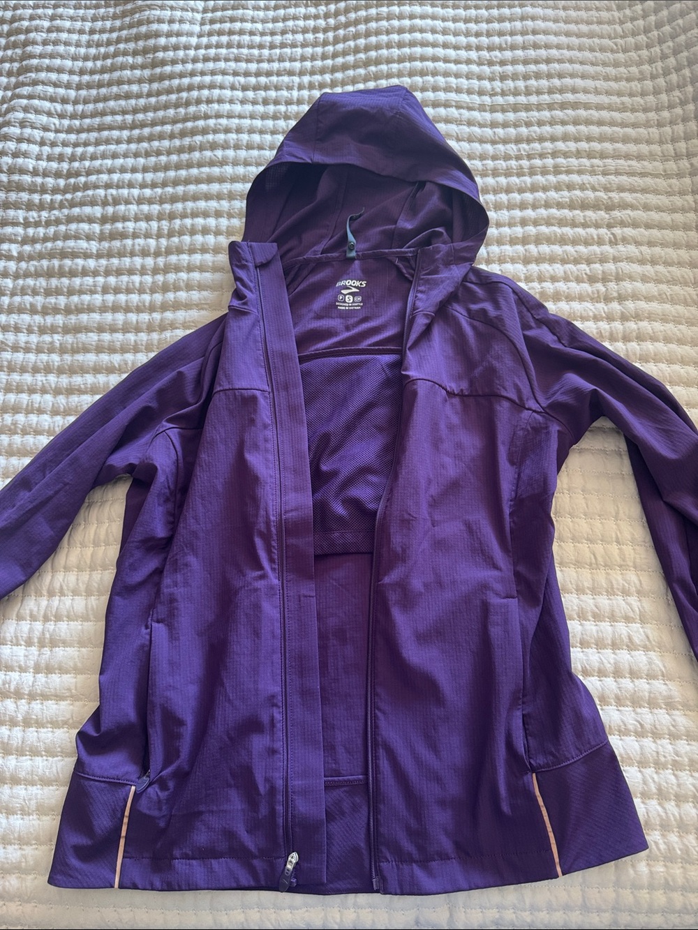 Brooks Women’s canopy jacket